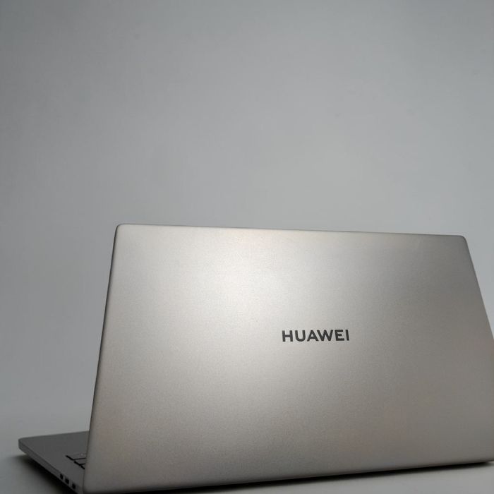 Na Lewara Laptop Huawei Matebook D15