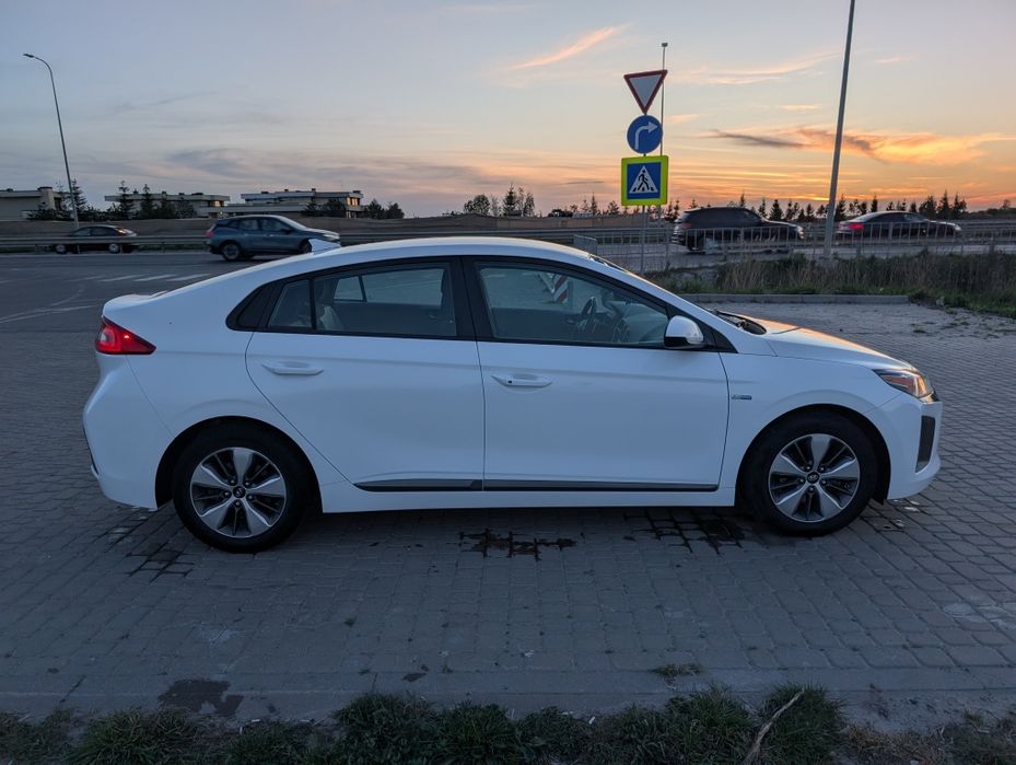 Hyundai ioniq plug in
