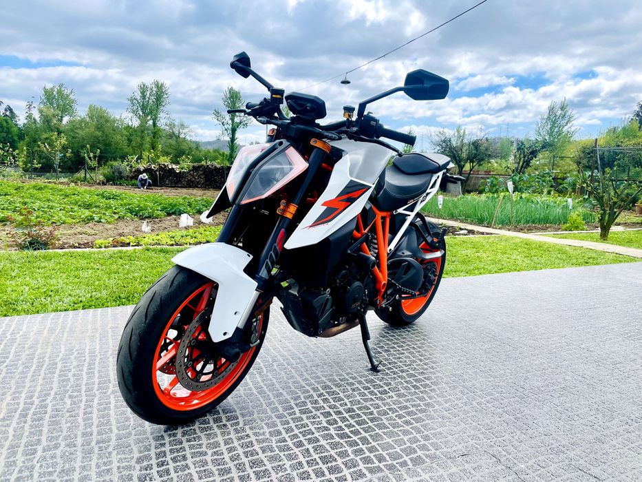 KTM 1290 SuperDuke R– Akrapovic | Full Extras | [Com vídeo]