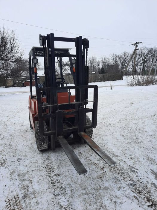 Погрузчик газ бензин 2.5т