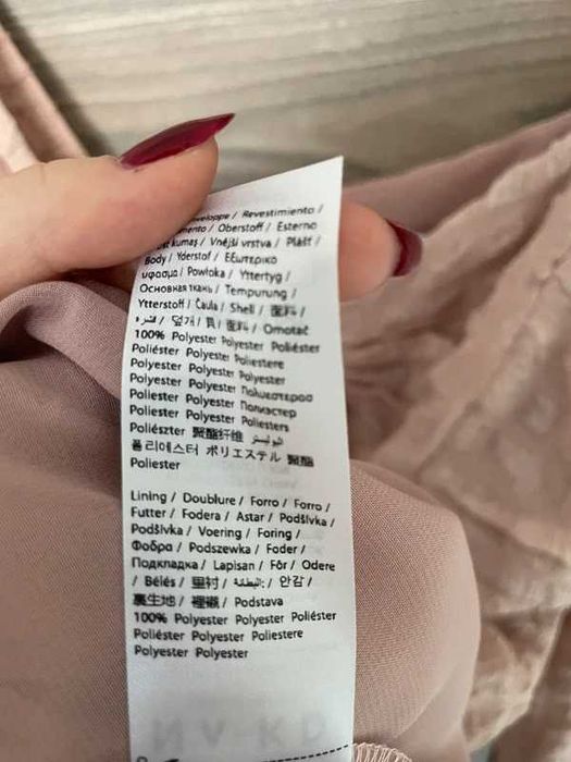 Pudrowo różowa sukienka