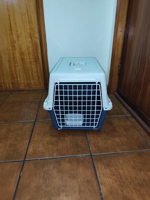 Transportadora de animais em muito bom estado