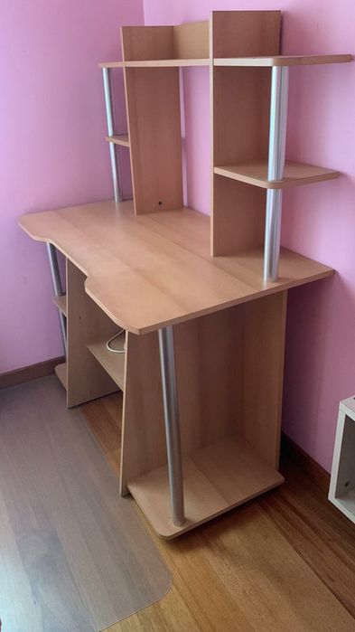 Selling a used secretary in good condition64751392998147121