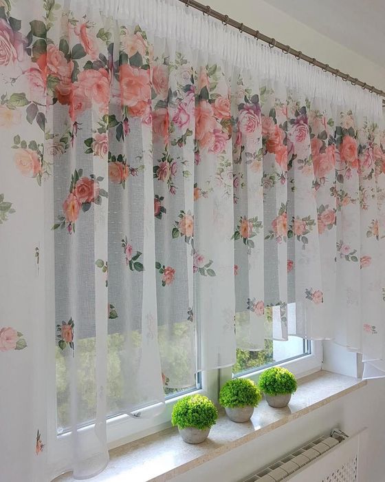 Firanka w róże kolorowe