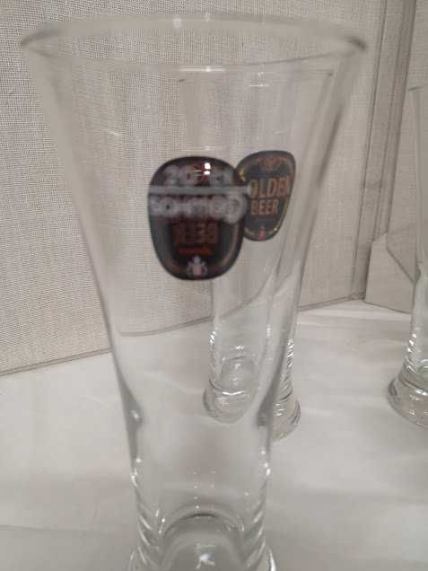Copos de cerveja antigos da Golden Beer