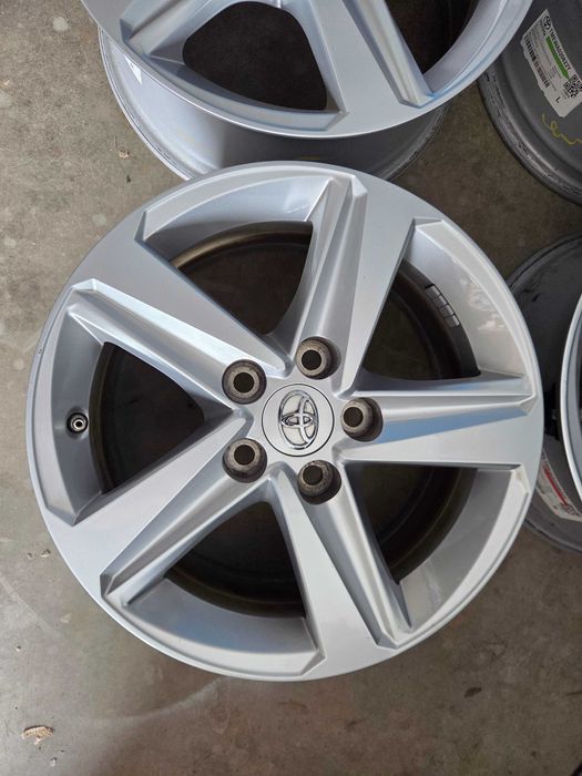 Alufelgi 16" Toyota Corolla Auris Avensis T27 Verso Camry 5x114,3