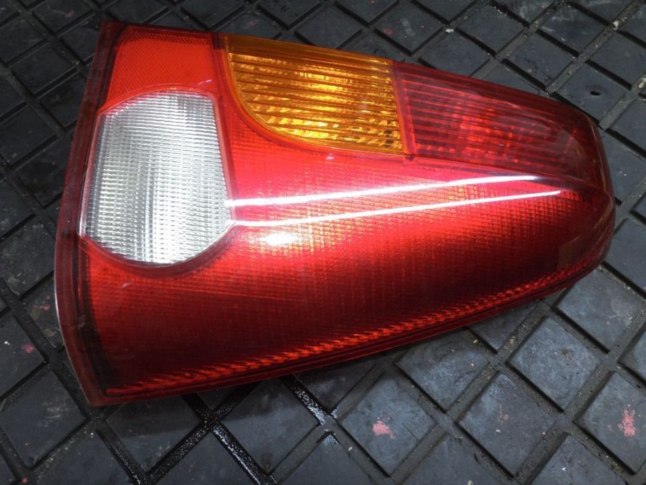 DACIA LOGAN SEDAN LAMPA TYŁ PRAWA 8200211019