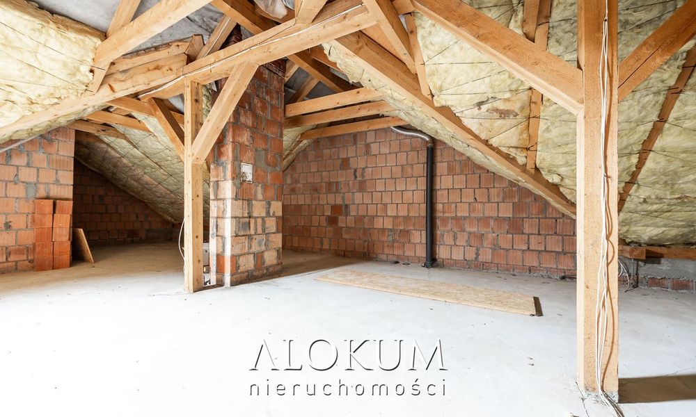 Przestronny dom na działce 20 arów z dużym potencjałem – Nowa Wieś
