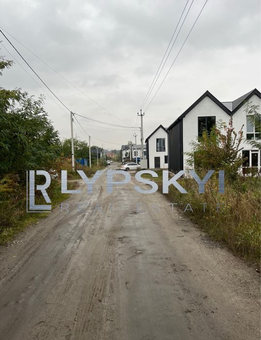 Рівна ділянка в затишному місці