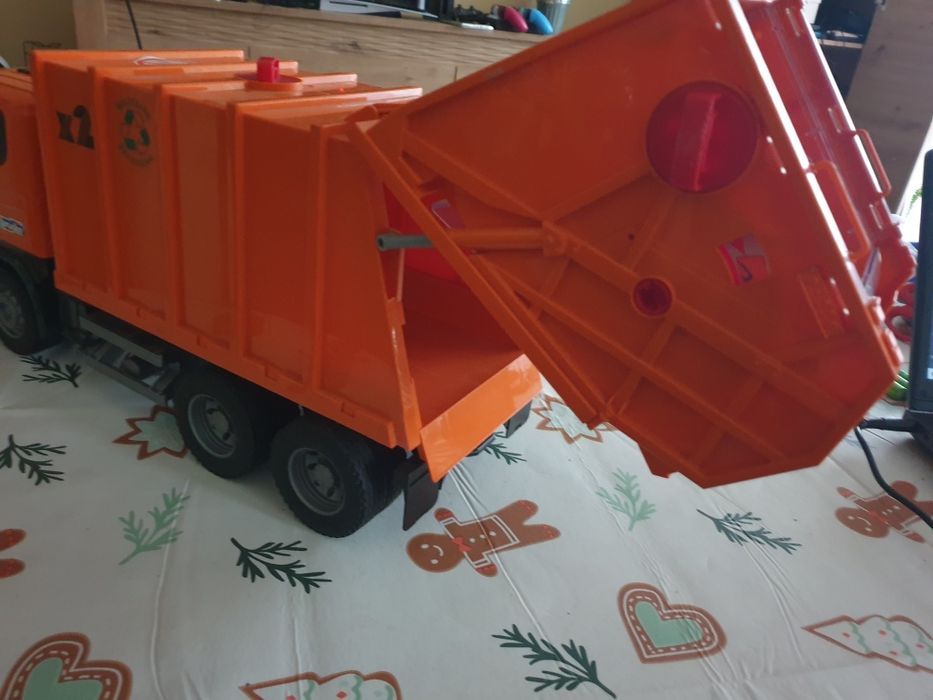 Samochód śmieciarka scania