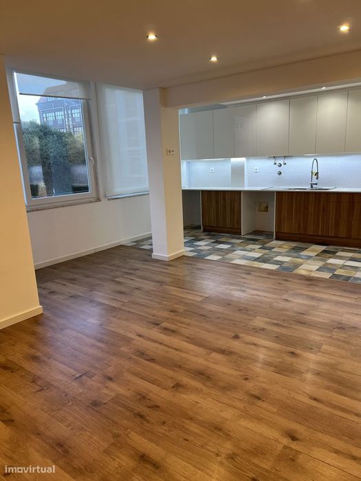 Exelente T2 Remodeladao na zona Montalvão Setubal