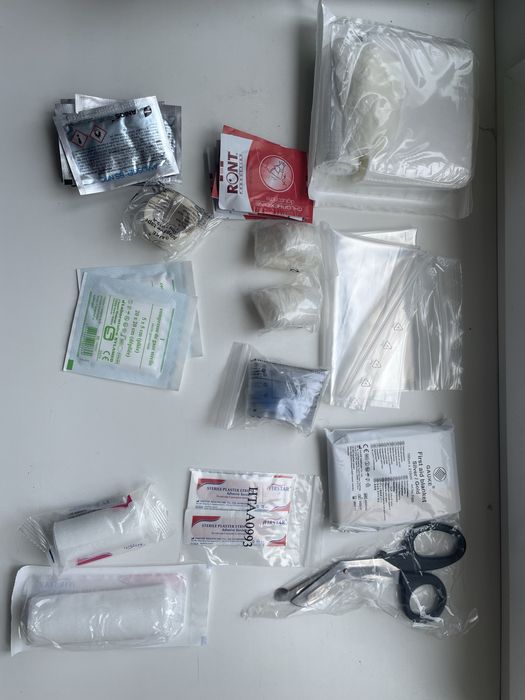 Продам аптечку універсальну