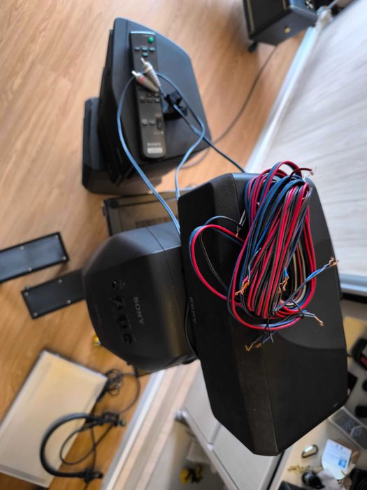 Sistema de som "surround" SONY TA-VE 110 dos anos 2000.