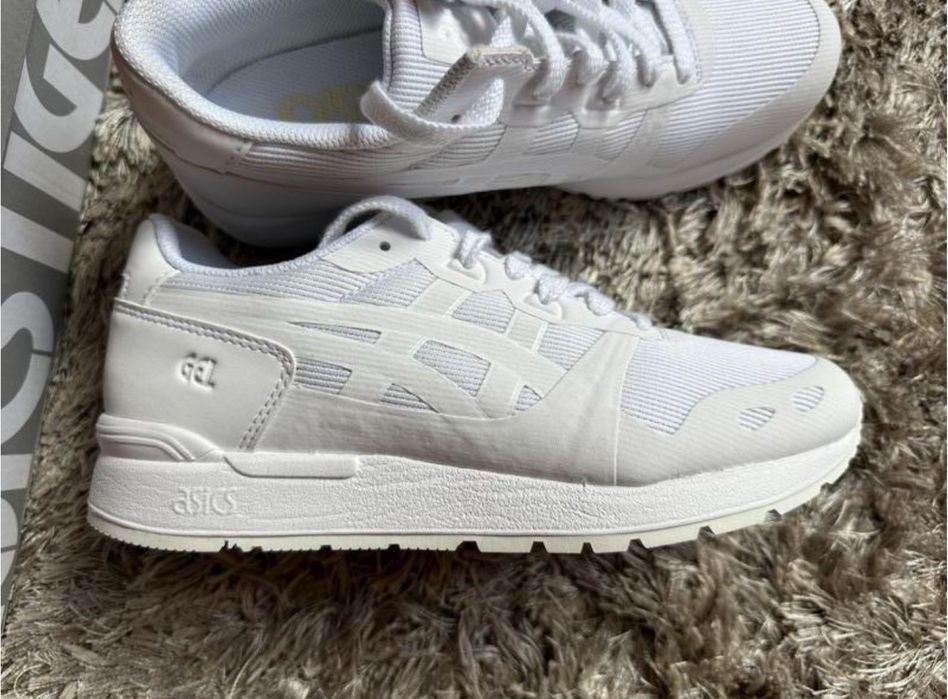 Asics кросівки, кеди