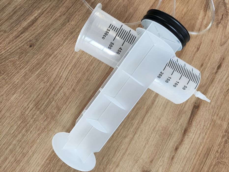 Strzykawka 550 ml do oleju i płynów, pompa