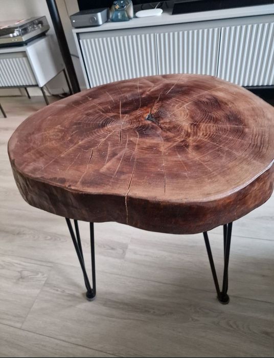 Piękny solidny stolik drewniany