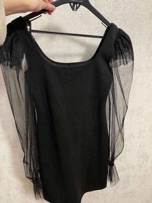 Чорна елегантна сукня