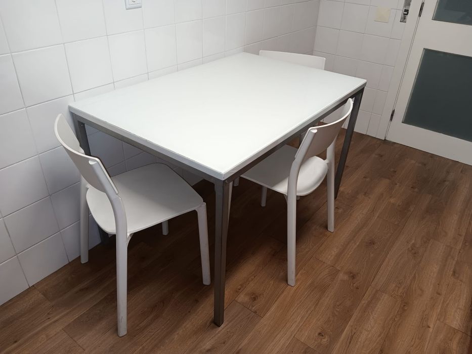 Mesa cozinha + 3 Cadeiras