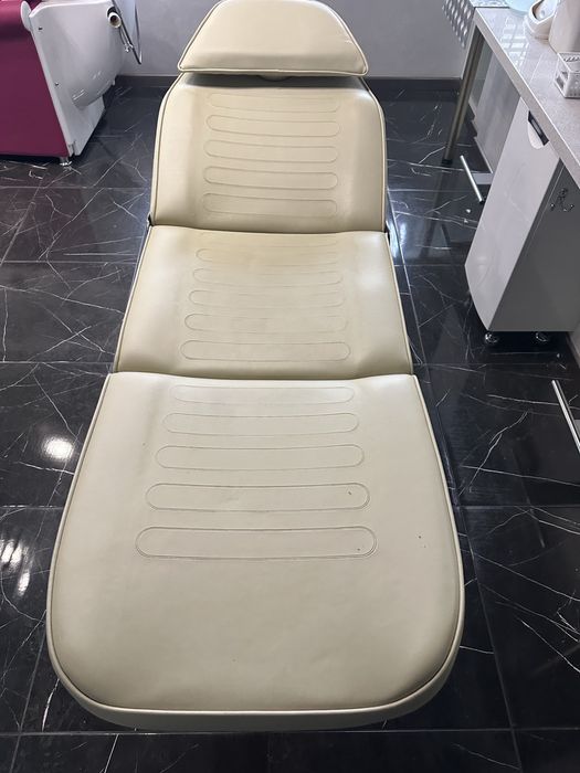 Стаціонарна косметологічна кушетка. Масажне крісло.