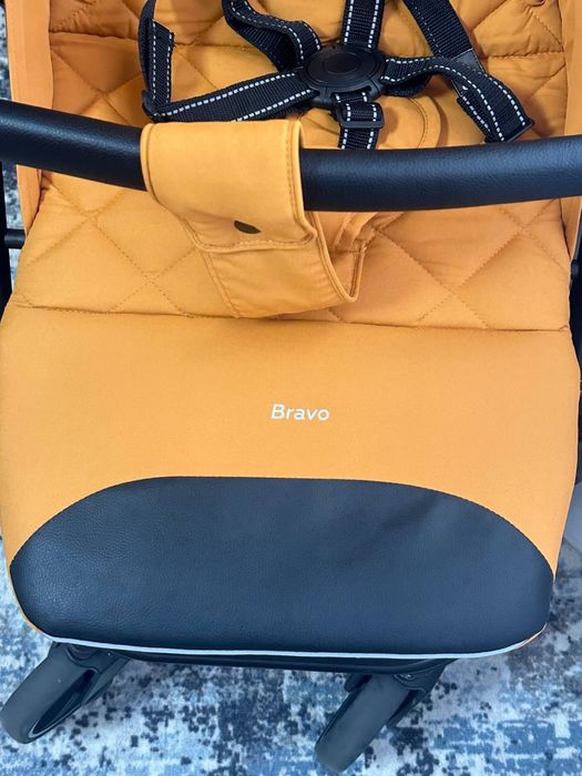 Прогулянковий візочок Carello Bravo