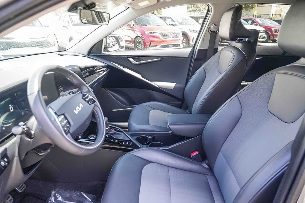 Kia Niro EX Hybrid      2023