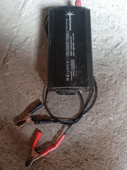 Інвертор 12 -220v