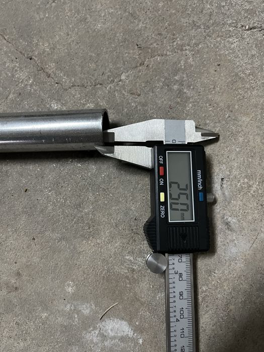 Tubos de metal,sem rodas