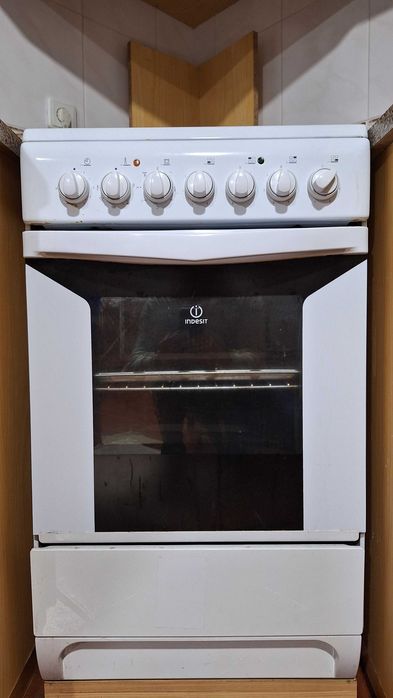 Fogão elétrico INDESIT (Forno+Placa)