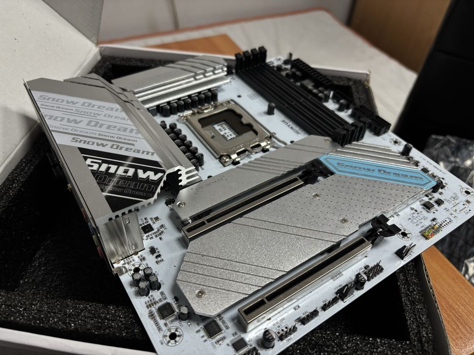 материнская плата JGINYUE b760m snow dream
