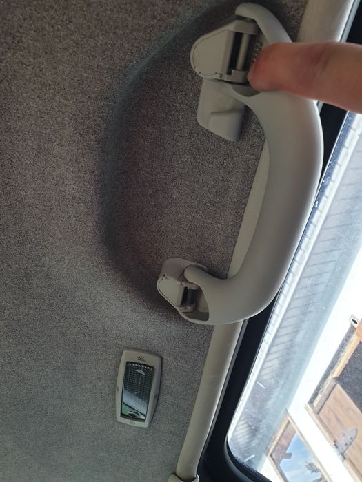 Перетяжка ремонт реставрация салона потолка стоек обшивки карт покраск