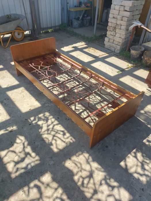 Ліжко односпальне з матрасом