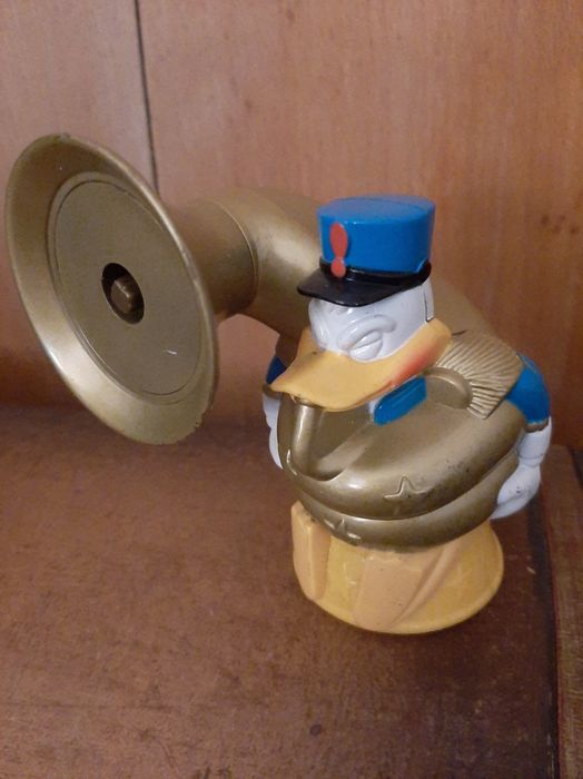 Donald Tuba, Disney, 2001