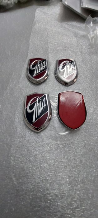 Emblemas Ford Ghia para as laterais Mala Frente