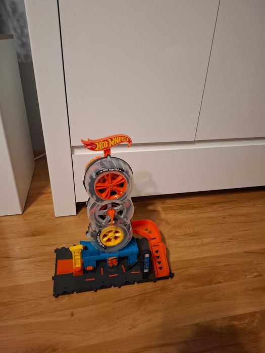 Hot wheels zestaw wyścigowy warsztat
