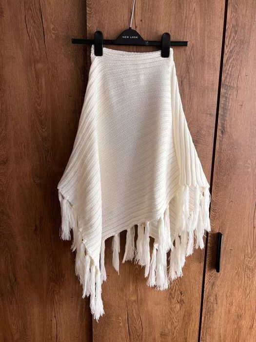 Piękne kimono śmietankowe frędzle stylowe ciepłe poncho białe