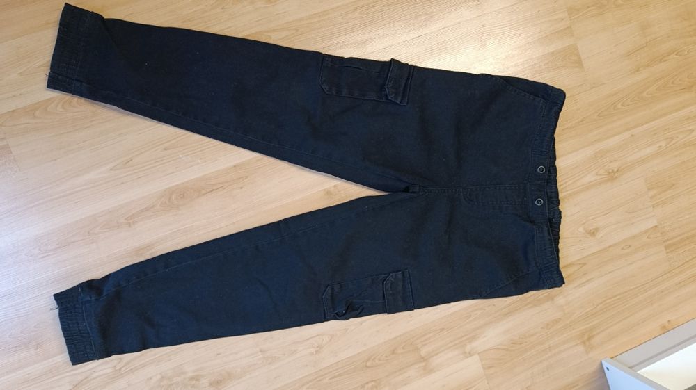 Spodnie joggersy 152