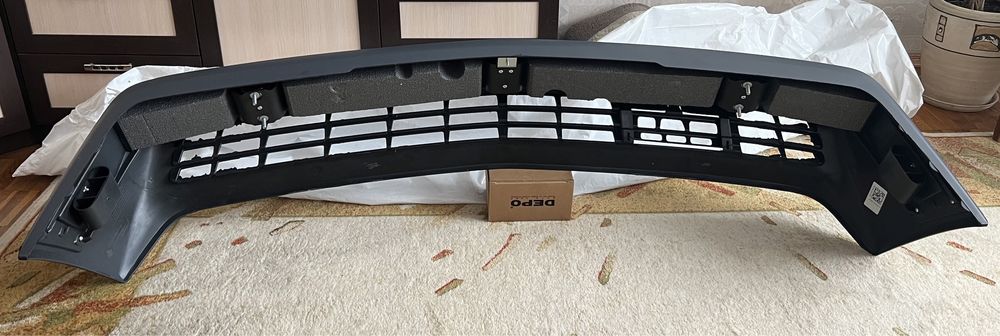 Новый передний бампер в сборе, накладка, Mercedes w124 Мерседес