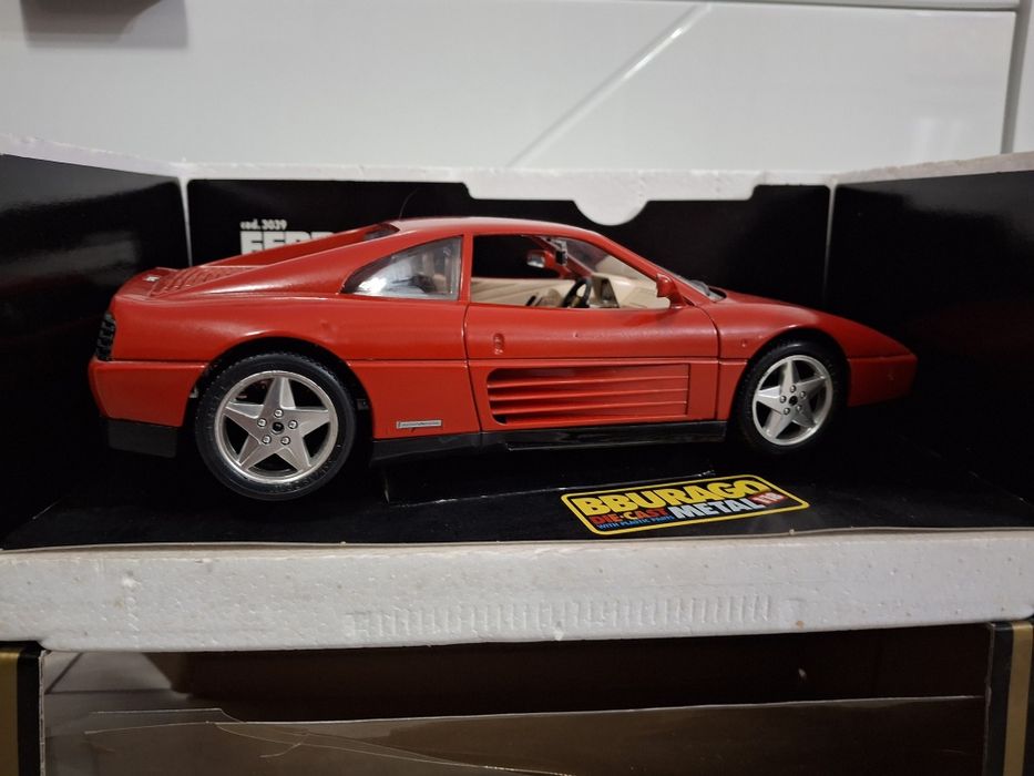 Album i samochód Kolekcjonerski Ferrari 348tb Bburago 1:18