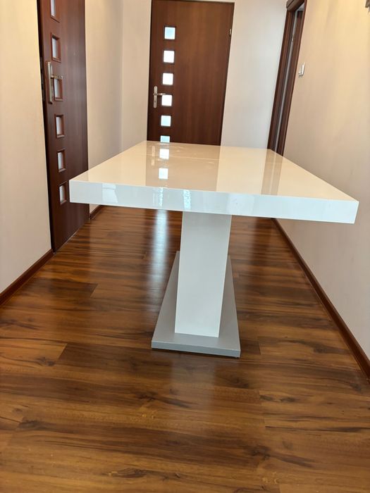 Stół do salonu/jadalni