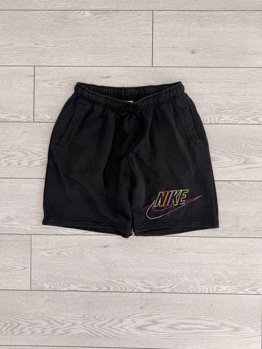 Оригінальні шорти Nike