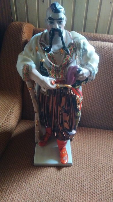 Продам статуэтки фарфоровые