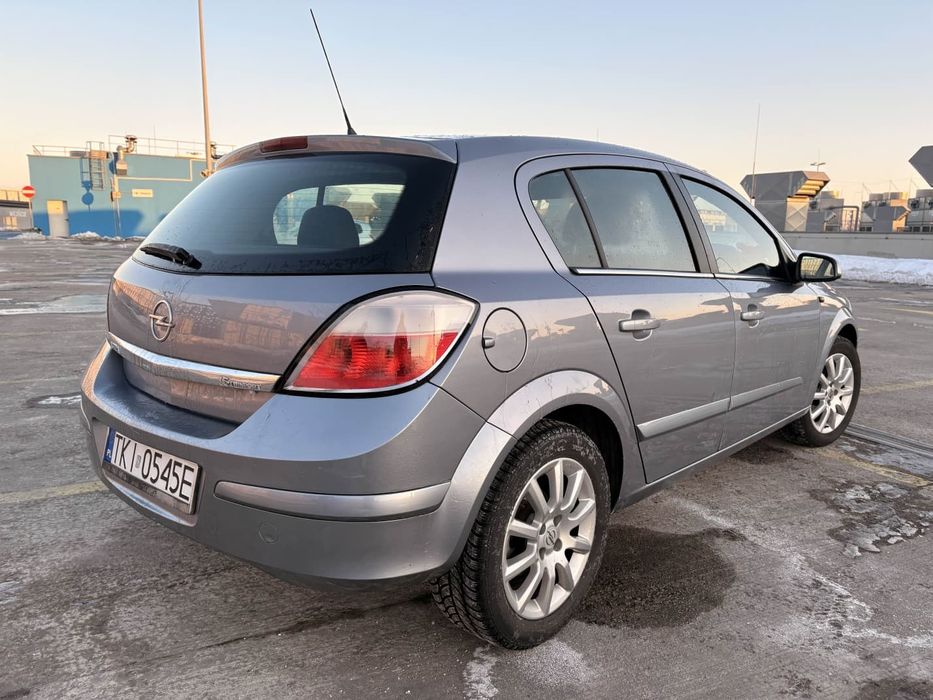Opel Astra H 1.6 105km COSMO
