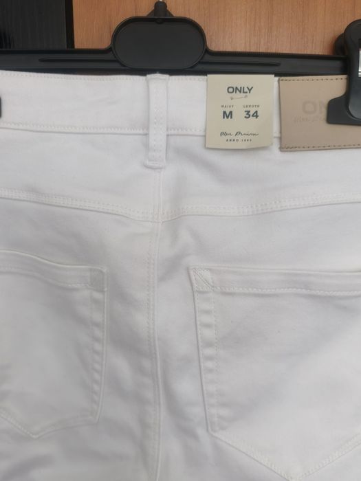 Białe jeansy skinny