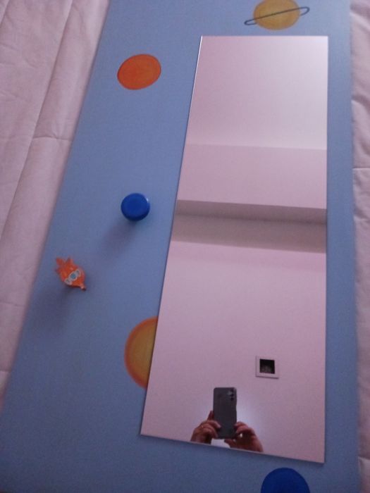 Espelho e cabide de criança motivo de planetas