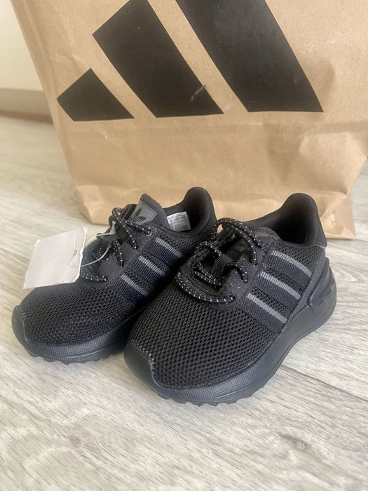 Крассовки adidas, кросівки , дитячі