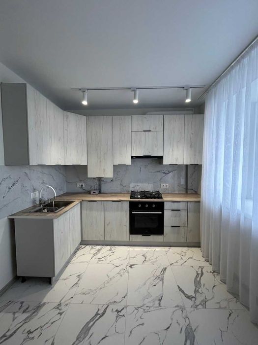 Продаж 1 к новобудови на Озерній