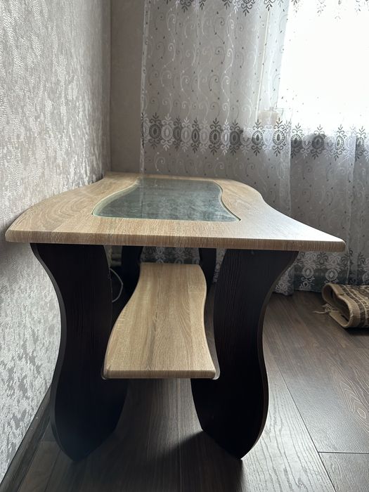 Стіл під телевізор