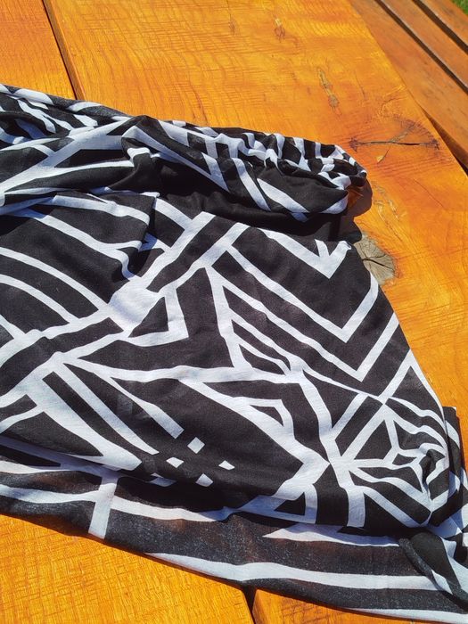 Komin czarno biały duży