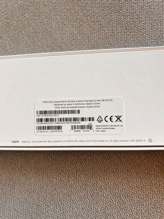 Apple Watch SE (GPS + Cellular)