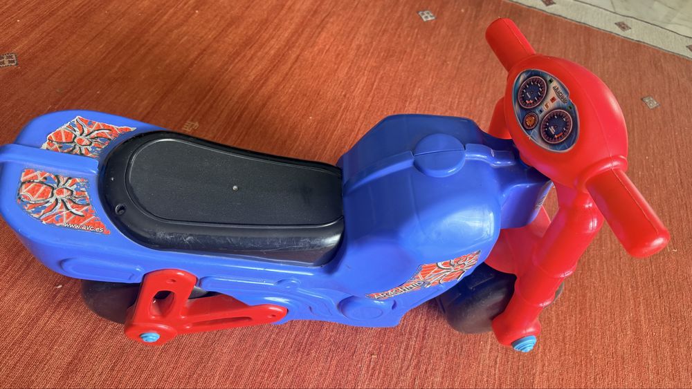 Bicicleta bebés + capacete tigre